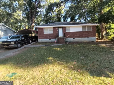 121 N Lake Dr, Jonesboro, GA 30236