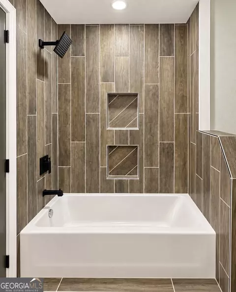 Bath - 405 N Broughton St, Ailey, GA 30410 photo 7 of 7