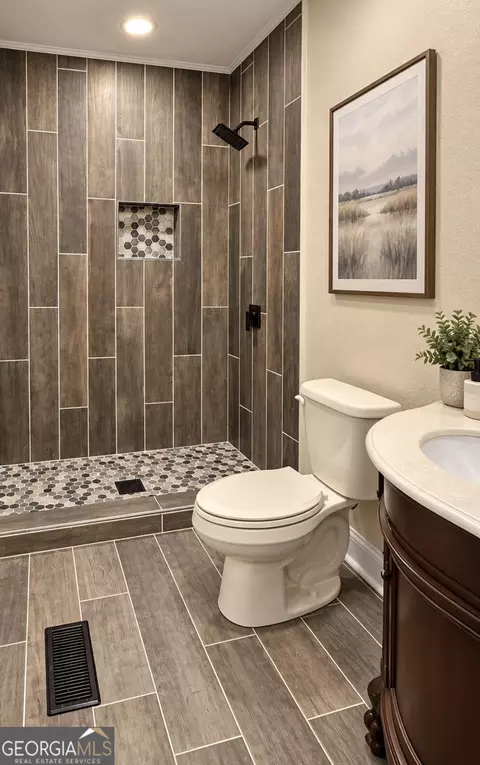 Bath - 405 N Broughton St, Ailey, GA 30410 photo 1 of 7
