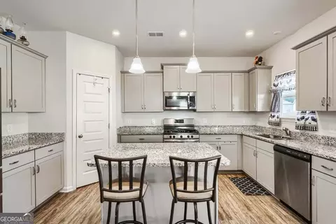 Kitchen - 77 Copeland Bnd, Jasper, GA 30143 photo 2 of 2