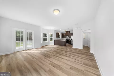 Living - 149 Vandiver Rd, Allenhurst, GA 31301 photo 2 of 3