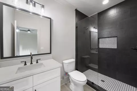 Bath - 471 Thunder Rd, Buford, GA 30518 photo 6 of 8