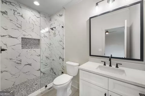Bath - 471 Thunder Rd, Buford, GA 30518 photo 7 of 8