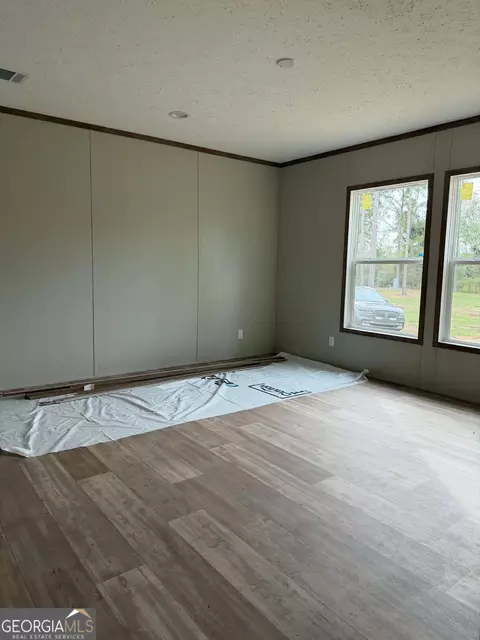 Living - 1509 E 4th St Ext, Alma, GA 31510 photo 3 of 4