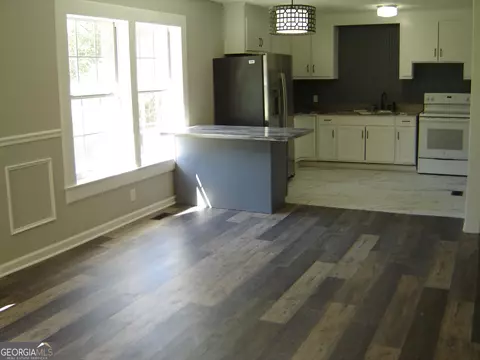 Living - 1703 E 3rd Ct, Lanett, AL 36863 photo 2 of 9