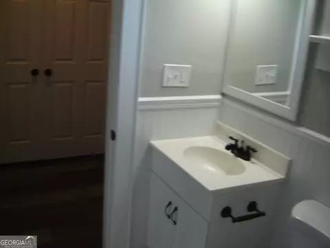 Bath - 1703 E 3rd Ct, Lanett, AL 36863 photo 3 of 4