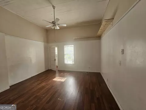 Living - 14 Mill St, Jackson, GA 30233 photo 2 of 3