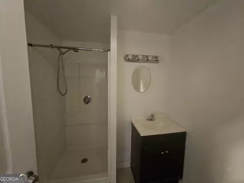 Bath - 14 Mill St, Jackson, GA 30233 photo 2 of 3