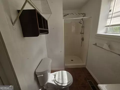 Bath - 14 Mill St, Jackson, GA 30233 photo 3 of 3