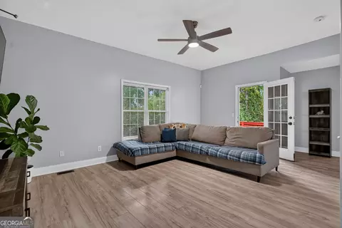 Living - 520 Jefferson St, Lagrange, GA 30240 photo 1 of 2