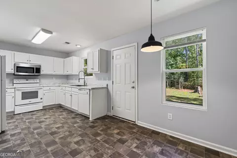 Kitchen - 112 Starlake Dr, Jackson, GA 30233 photo 1 of 6