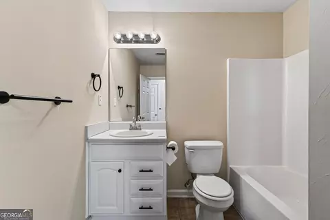 Bath - 112 Starlake Dr, Jackson, GA 30233 photo 3 of 3