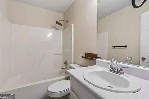 Bath - 112 Starlake Dr, Jackson, GA 30233 photo 1 of 3