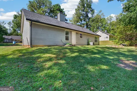 Exterior - 112 Starlake Dr, Jackson, GA 30233 photo 6 of 7