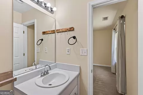 Bath - 112 Starlake Dr, Jackson, GA 30233 photo 2 of 3