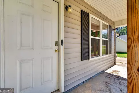 Exterior - 112 Starlake Dr, Jackson, GA 30233 photo 3 of 7