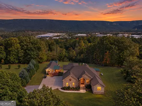 201 Lake Hills Pl, Trenton, GA 30752