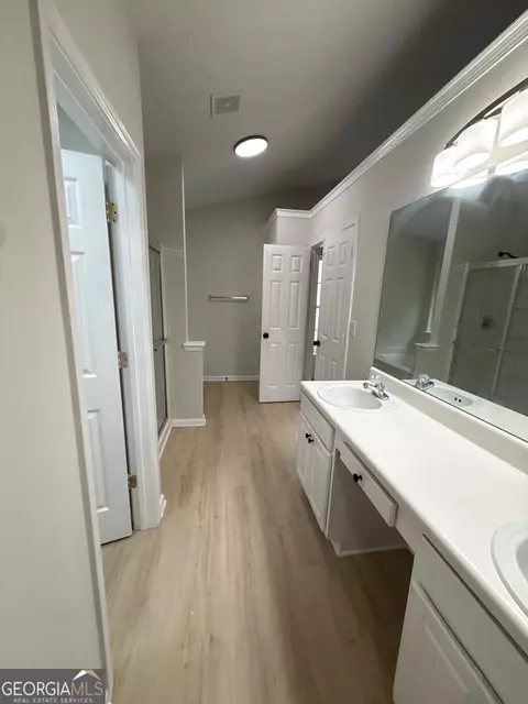 Bath - 180 Meadowbrook Ct, Covington, GA 30016 photo 2 of 3