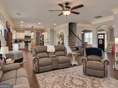 Living - 424 Post Oak Way, Warner Robins, GA 31088 photo 2 of 2