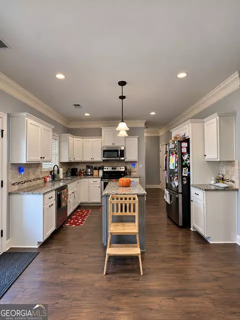 Kitchen - 424 Post Oak Way, Warner Robins, GA 31088 photo 1 of 1
