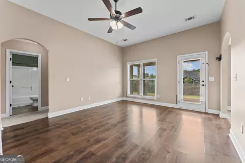 Living - 115 Winsted Ct, Perry, GA 31069 photo 2 of 3