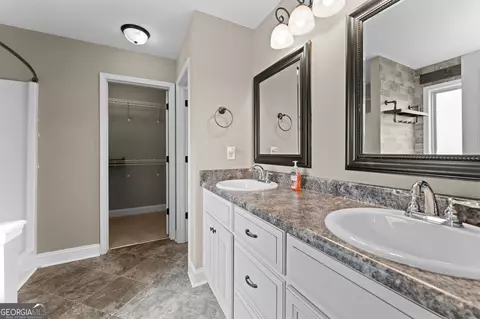 Bath - 115 Winsted Ct, Perry, GA 31069 photo 1 of 4
