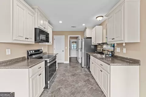 Kitchen - 115 Winsted Ct, Perry, GA 31069 photo 1 of 3