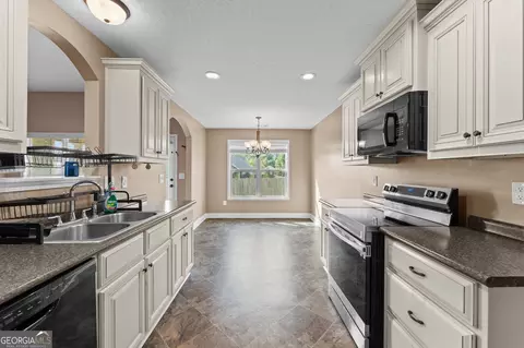 Kitchen - 115 Winsted Ct, Perry, GA 31069 photo 3 of 3