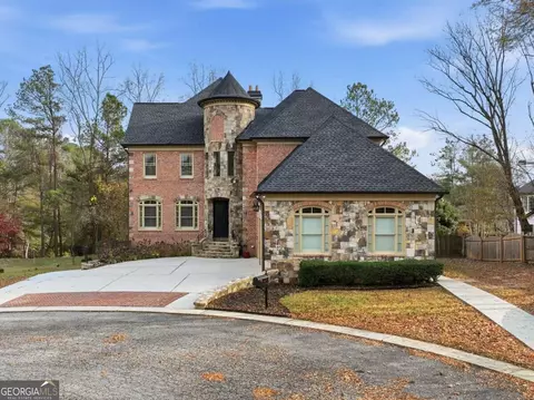 7611 Regency Cir, Sandy Springs, GA 30350