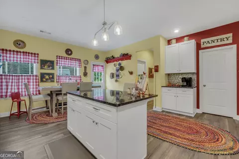 Kitchen - 662 Grove St, Barnesville, GA 30204 photo 4 of 6