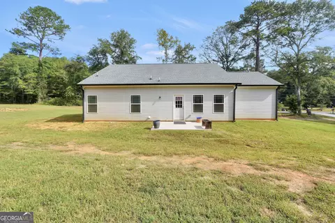 Exterior - 662 Grove St, Barnesville, GA 30204 photo 5 of 8