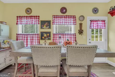 Dining - 662 Grove St, Barnesville, GA 30204 photo 1 of 1