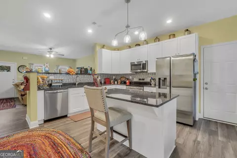 Kitchen - 662 Grove St, Barnesville, GA 30204 photo 5 of 6