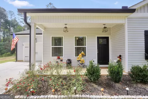 Exterior - 662 Grove St, Barnesville, GA 30204 photo 2 of 8