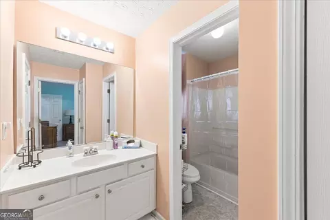 Bath - 190 Meadowbrook Ct, Covington, GA 30016 photo 3 of 3