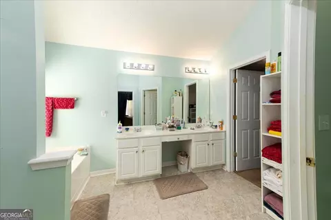 Bath - 190 Meadowbrook Ct, Covington, GA 30016 photo 1 of 3