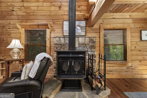 Living - 677 E Valley Rd NE, Rydal, GA 30171 photo 3 of 4