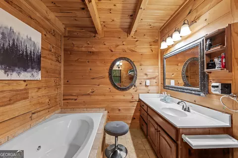 Bath - 677 E Valley Rd NE, Rydal, GA 30171 photo 5 of 5