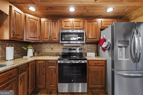 Kitchen - 677 E Valley Rd NE, Rydal, GA 30171 photo 3 of 4