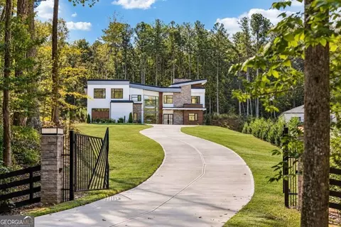 1678 Thomas Dr, Hoschton, GA 30548