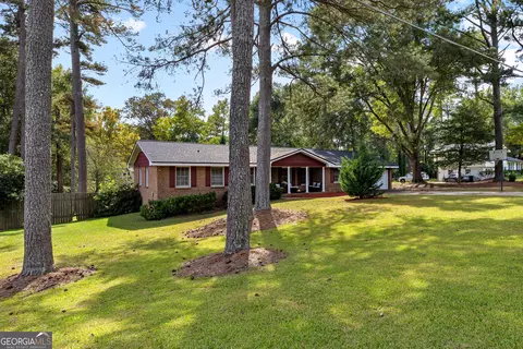 2045 Forest Dr, Fayetteville, GA 30214