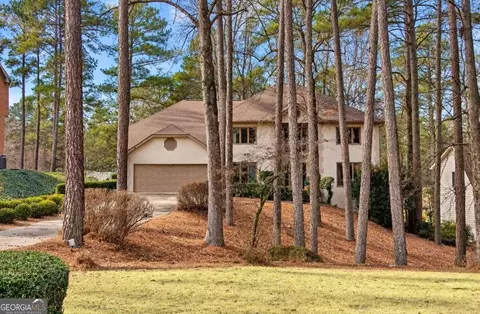 2225 Roxburgh Dr, Roswell, GA 30076