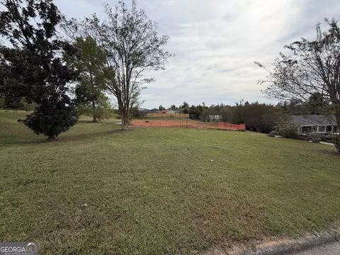 2 Colonial Dr, Newnan, GA 30263
