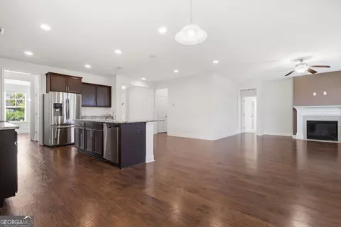Living - 105 Grimsby Rd, Savannah, GA 31407 photo 2 of 4