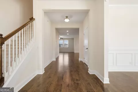 Entry Way - 105 Grimsby Rd, Savannah, GA 31407 photo 4 of 8