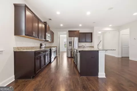 Entry Way - 105 Grimsby Rd, Savannah, GA 31407 photo 2 of 8