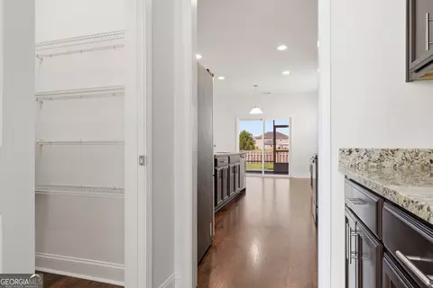 Entry Way - 105 Grimsby Rd, Savannah, GA 31407 photo 3 of 8