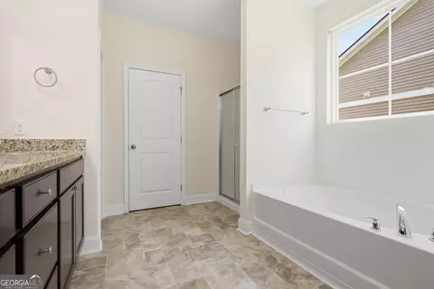 Entry Way - 105 Grimsby Rd, Savannah, GA 31407 photo 7 of 8