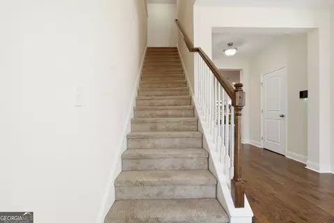 Entry Way - 105 Grimsby Rd, Savannah, GA 31407 photo 5 of 8