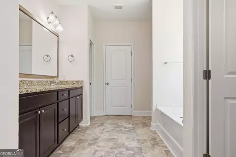 Entry Way - 105 Grimsby Rd, Savannah, GA 31407 photo 6 of 8